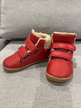 Ten Little Red Sneakers with Faux Fur Lining sz9
